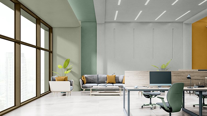 Offenes Büro mit Schreibtisch und Entspannungsbereich in Gelb und Grün
