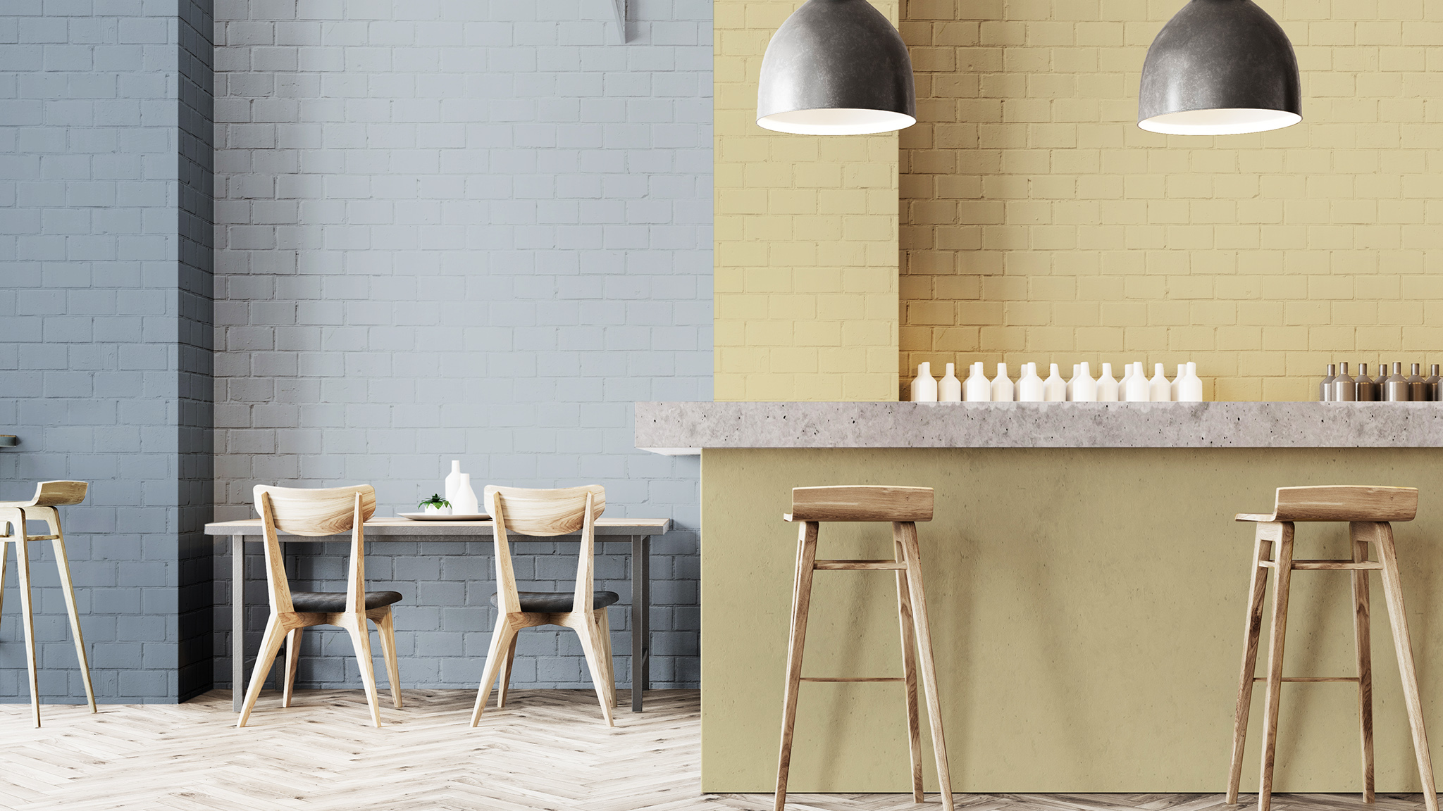 Ein in Weiß und Tiefblau gestrichenes Schlafzimmer